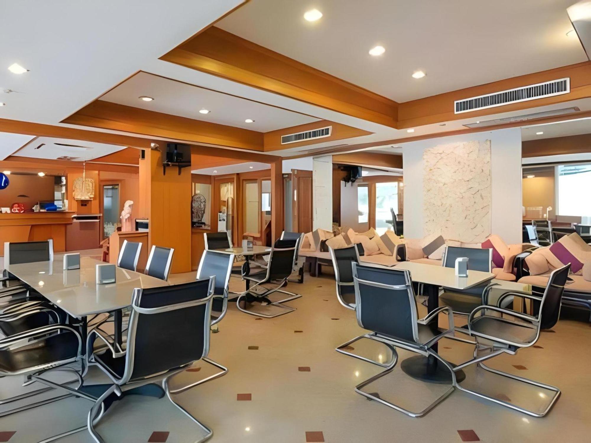 Collection O Howard Square Boutique Hotel Bangkok Exterior foto